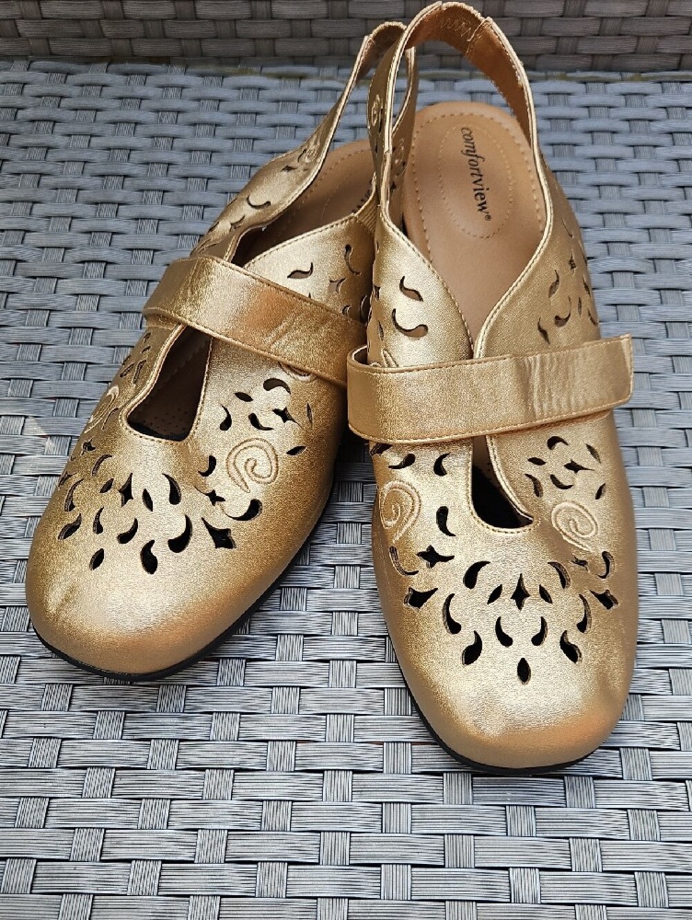comfortview Jordyn Metallic Gold Laser-Cut Slingback Mule Adjustable Size 12WW
